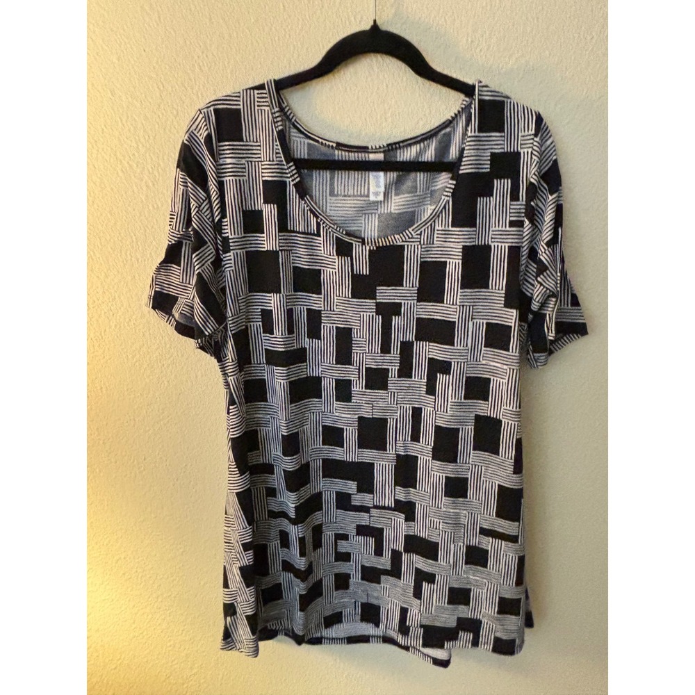 LuLaRoe Perfect T Top XL Black White Geometric Stripe Scoop Neck
A1243